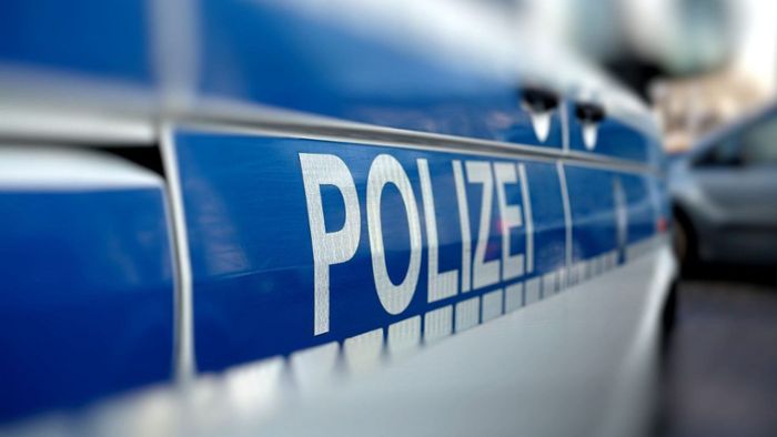 Autofahrer rollt Mann in Schömberg über den Fuß
