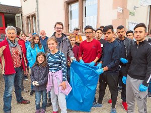 Viele Helfer sind bei der Aktion Saubere Landschaft in Hammereisenbach beteiligt.  Foto: Hegenauer Foto: Schwarzwälder-Bote