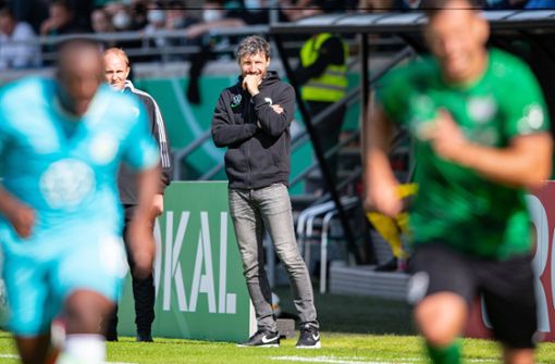 Wolfsburgs Cheftrainer Mark van Bommel (Archivbild) Foto: dpa/Guido Kirchner