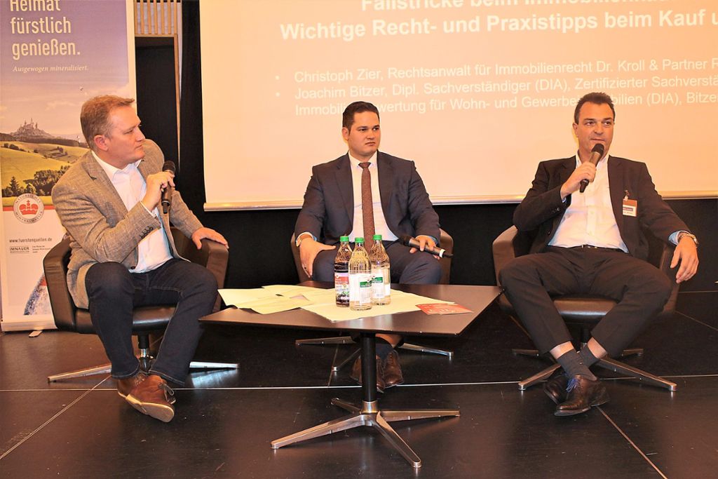 Über Fallstricke beim Immobilienkaufvertrag diskutierten (von links) Jochen Schäfenacker, Christoph Zier und  Joachim Bitzer.