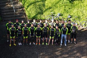 Die Schramberger Triathleten haben sich im Traingslager in Breisach am Rhein fit gemacht für die neue Saison.  Foto: Porzelt Foto: Schwarzwälder-Bote