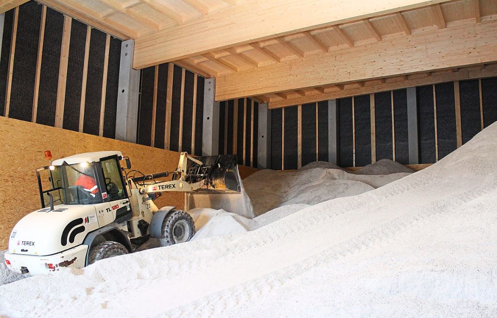 Unmengen Tonnen an Streusalz für den Winterdienst lagern die Technischen Dienste  Villingen-Schwenningen an ihrem Standort Auf der Steig.  Foto: Stadt