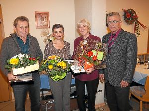 Im Mittelpunkt (von links): Hans Baier, Uschi Binder, Annemarie Bantle und Kreisvorsitzender Hermann Erath. Fotos: Hölsch Foto: Schwarzwälder-Bote