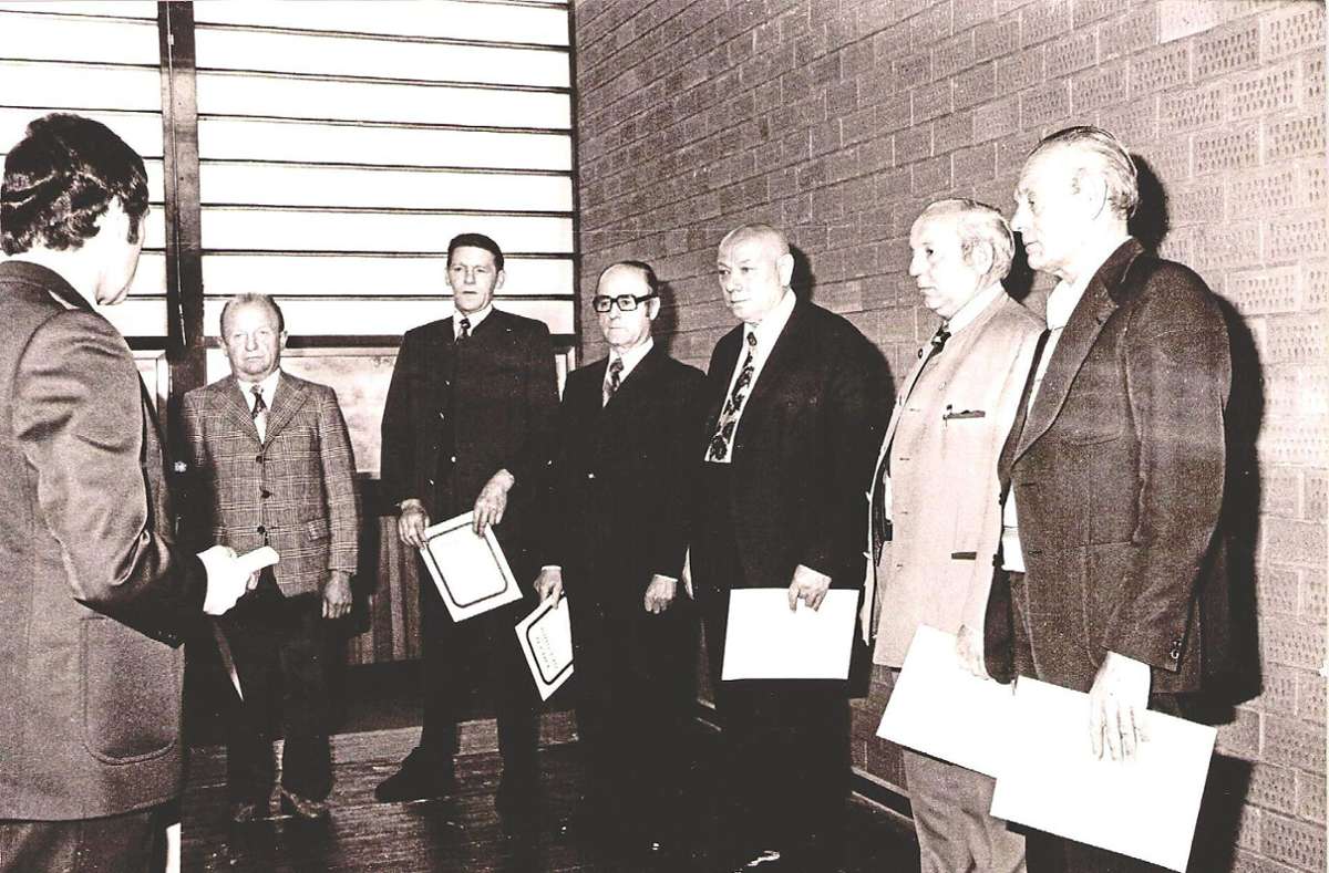 VfR-Gründungsmitglieder aus dem Jahr 1946 bei der 30-Jahr-Feier 1976 (von links): Albert Bross, Paul Raisch, Hans Bross, Otto Stöhr, Gustav Hollung und Erwin Harr Foto: VfR Beihingen