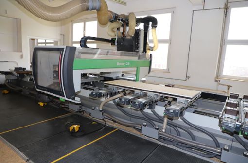 Begehrte Maschinen wie dieses CNC-Bearbeitungszentrum zum Fräsen bekommen viele Gebote und bringen teils fünfstellige Summen ein. Foto: Surplex/.