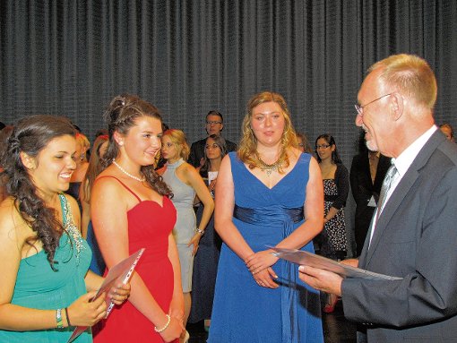 Herausragende Schülerinnen des Donaueschinger Wirtschaftsgymnasiums sind (von links) Sonia Marcellino Fernandes, Sabrina Ketterer und Maren Käfer. Foto: Dorer