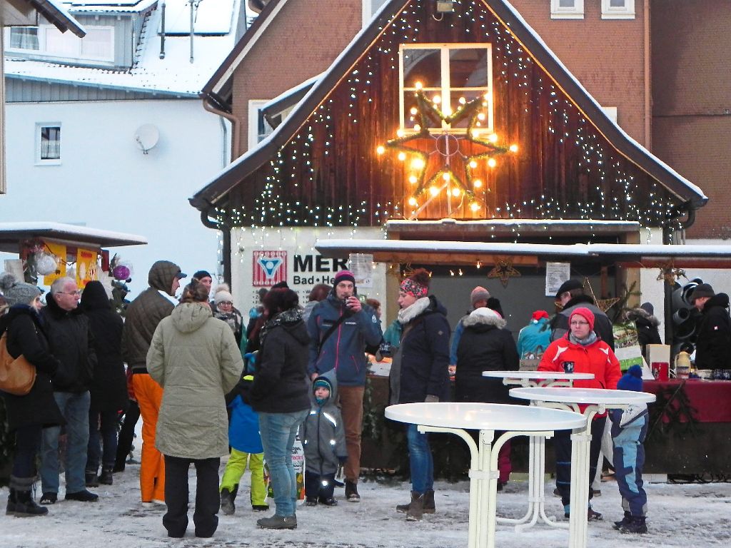 Stimmungsvoll beleuchtet war der Ortskern Loßburgs beim Weihnachtsgässle.
