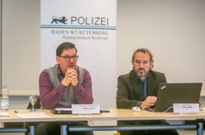 Daniel Lörch und Rainer Belz von der Kriminalinspektion fünf der Esslinger Kripo Foto: Roberto Bulgrin/bulgrin