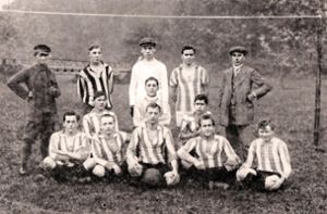 Nagolds erstes Fußballteam stellt sich 1911 zum Gruppenfoto. Foto: Archiv VfL Nagold