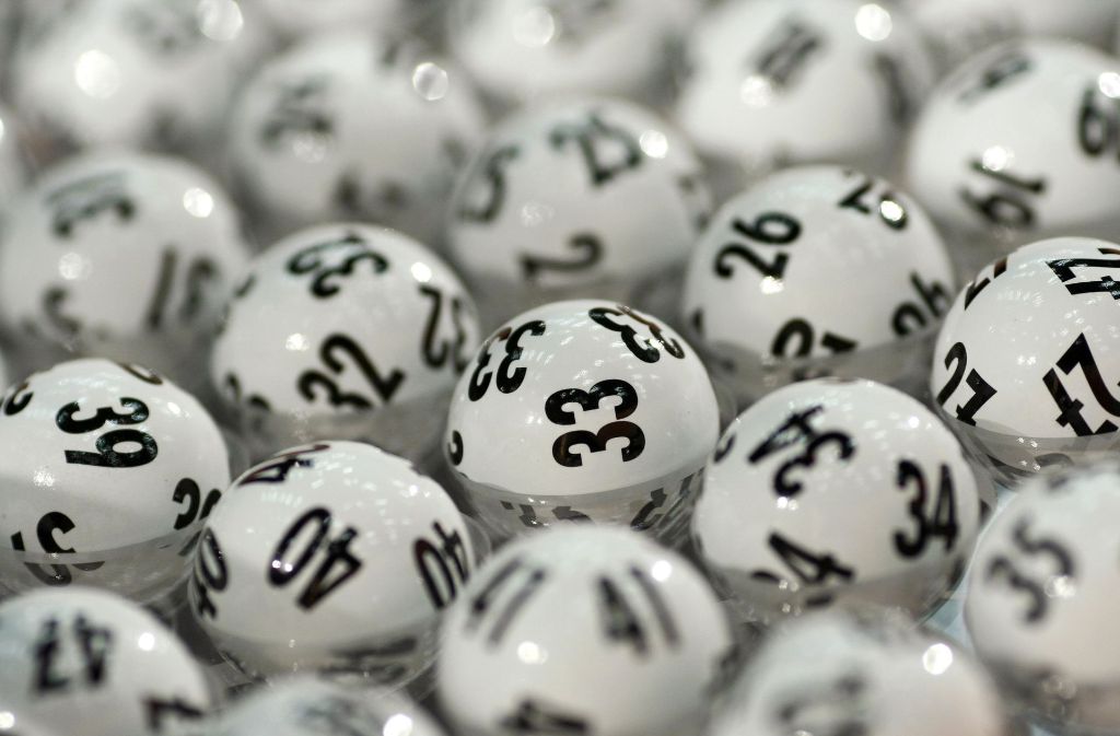 Ein Lotto-Tipper aus dem Schwarzwald-Baar-Kreis gewann die Sofortrente der Glücksspirale von monatlich 7500 Euro oder wahlweise 2,01 Millionen Euro als Einmalzahlung.