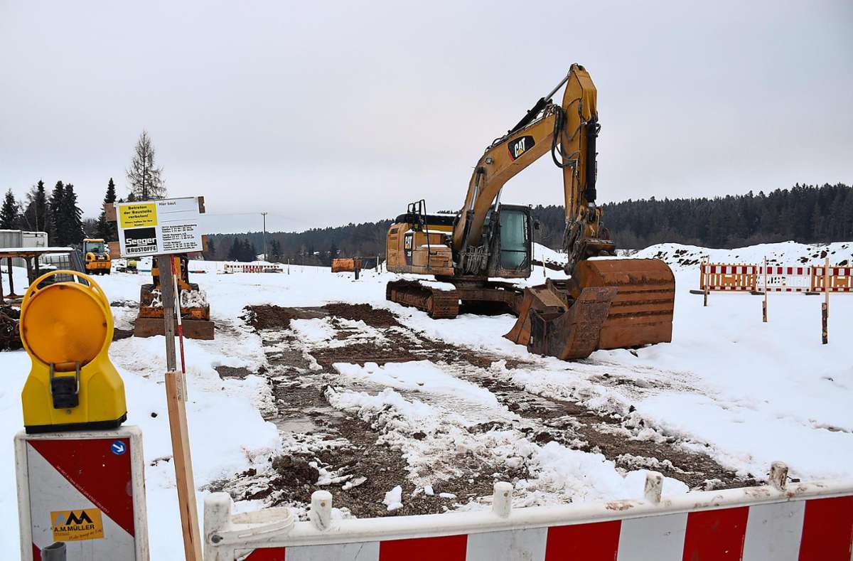 Witterungsbedingt ruhen derzeit die Erschließungsarbeiten für das Baugebiet Badäcker II in Schabenhausen. Ab Juli 2022 soll die Erschließungsmaßnahme jedoch abgeschlossen sein. Foto: Bantle