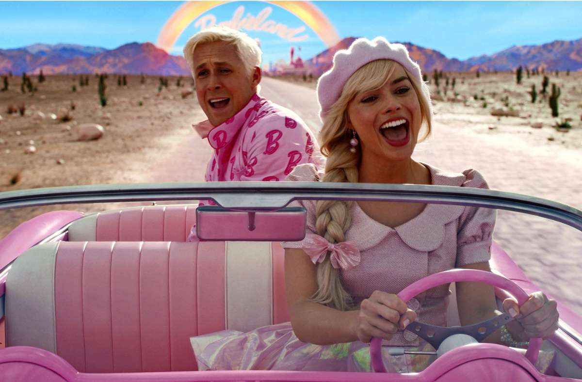 Alles so schön pink hier:   Margot Robbie als Barbie und Ryan Gosling als Ken