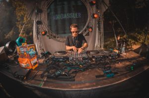 DJ Adi Dassler legt auch international auf. Foto: Moritz Hagg