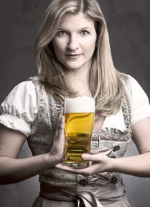 Ein Herz für den Gerstensaft: Unter anderem mit diesem Foto hat sich Debora Jetter um den Titel der baden-württembergischen Bierkönigin beworben. Foto: Artphotography/Luger