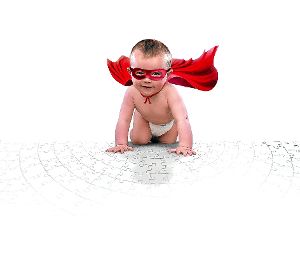 Babys können zu Helden werden, wenn sie Nabelschnurblut spenden. Foto: DKMS