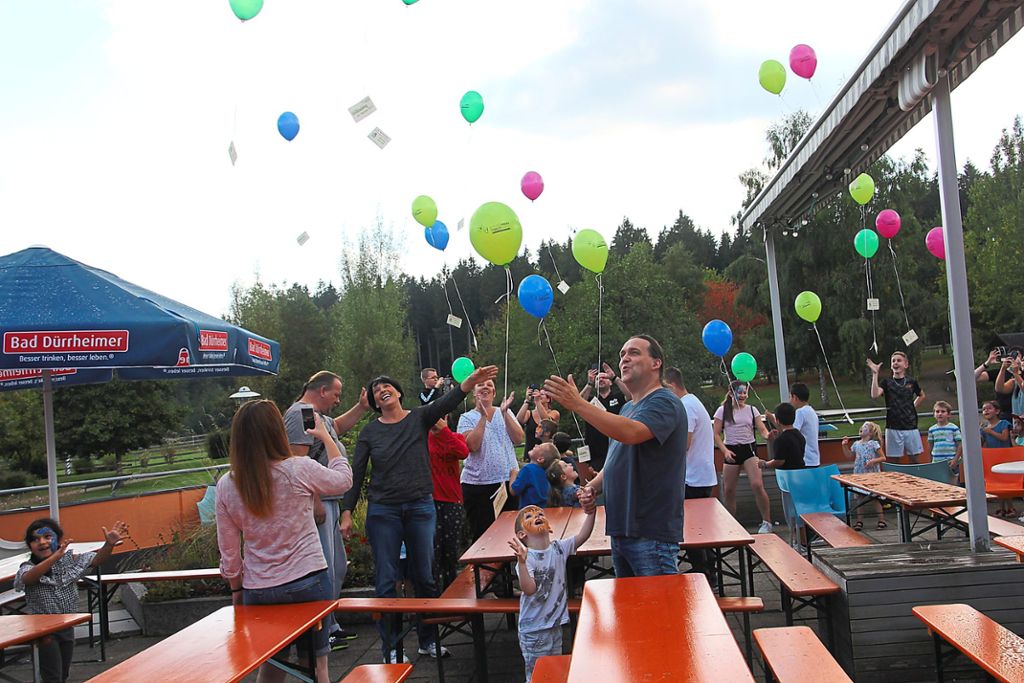 Villingen-Schwenningen: Am Weltkindertag steigen in Tannheim viele Luftballons gen Himmel