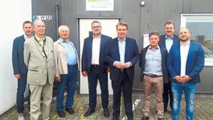 Die Firma emvau myfood Verpackung  in Rosenfeld  haben der CDU-Politiker Thomas Bareiß und Bürgermeister Thomas Miller besucht. Foto: May Foto: Schwarzwälder Bote
