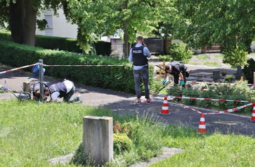 Die Polizei hat am Friedhof in Altbach Spuren gesichert. Foto: 7aktuell/Kevin Lermer