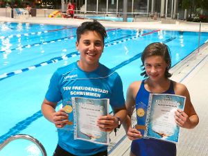Dylan Fassiotti und Nelly Schulze  gewannen die Vereinsmeisterschaft der Schwimmabteilung des TSV Freudenstadt.  Foto: TSV Foto: Schwarzwälder-Bote