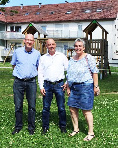 Erwin Feucht (Mitte) hat zusammen mit Ursula Voelkel Peter Baumeister im Haus Nazareth besucht. Foto: Gaudlitz Foto: Schwarzwälder-Bote