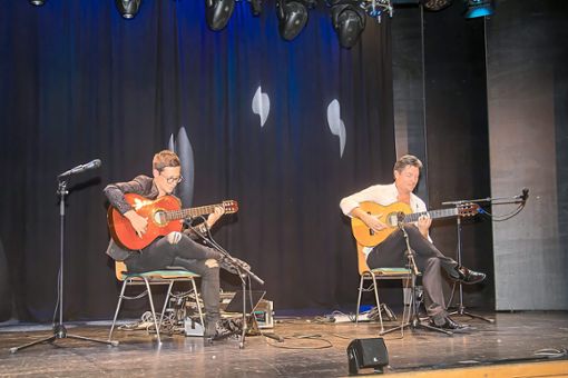 Die beiden Flamenco-Gitarristen heizten den   Zuhörern   mächtig ein. Foto: Geisel Foto: Schwarzwälder Bote