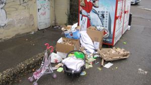 So sah es  an dem Müllcontainer in der Karl-Marx Straße aus. Mittlerweile habe man den Müll entfernt. Foto: Gottfried Schmidt