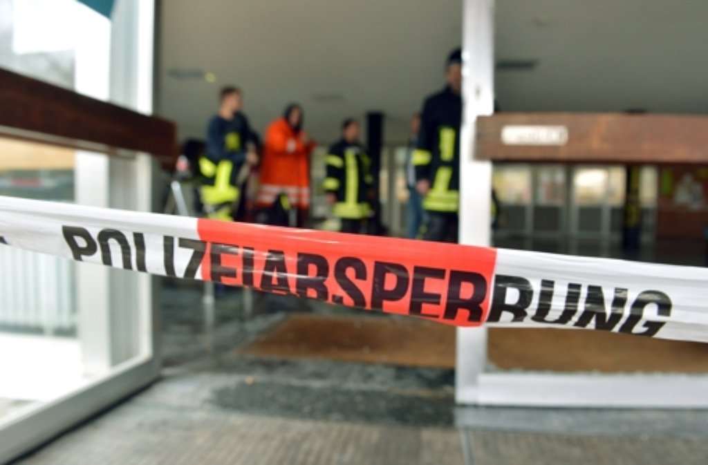 Im Nicolaus-Kistner-Gymnasium in Mosbach ist am frühen Morgen ein Brand ausgebrochen. Nach drei Stunden konnten die Einsatzkräfte den Brand löschen. Verletzt wurde niemand. Die 836 Schüler der Oberschule wurden vom Unterricht freigestellt.