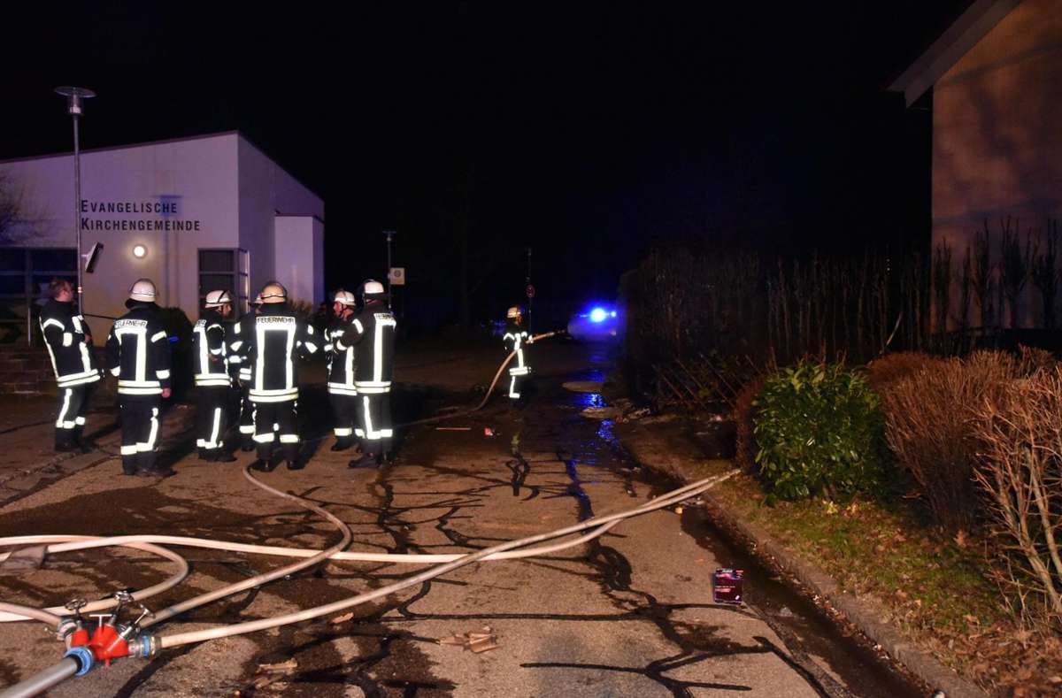 Die Löschbemühungen der Bewohner des Hauses im Wittumweg reichten nicht aus, die Feuerwehr musste kurz nach Beginn des Neuen Jahres anrücken.