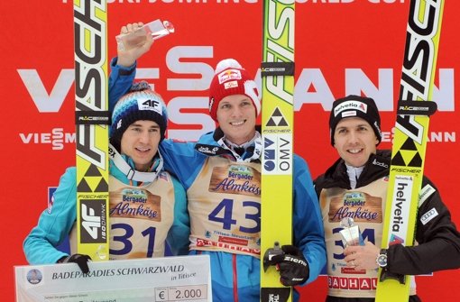 Von links: Der Pole und Zweitplatzierte Kamil Stoch, der Österreicher und Sieger Thomas Morgenstern und der Schweizer und Drittplatzierte Simon Ammann. Foto: dpa