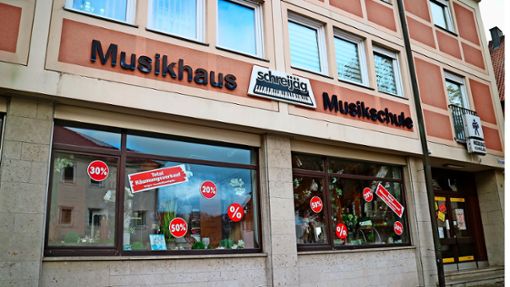 Im Musikhaus Creativstudio Schreijäg war die Schömberger Postfiliale genau 20 Jahre untergebracht. Am 24. Januar hat sie letztmals geöffnet. Der neue Standort steht auch schon fest. Foto: Marschal/Archiv