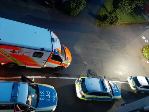 Mehrere Streifenwagen und ein Krankenwagen waren am Mittwochabend in Klosterreichenbach im Einsatz. Foto: Anwohnerin