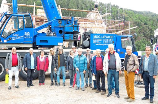 Die Mitglieder der Freunde & Förderer des Schwarzwälder Freilichtmuseums Vogtsbauernhof haben die Baustelle des neuen Ortenauhauses besucht. Foto: Kern