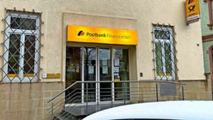 Das Postbank Finanzcenter in der Friedrich-Ebert-Straße hat seinen Selbstbedienungsbereich in der Nacht nun geschlossen. Foto: Schölzel