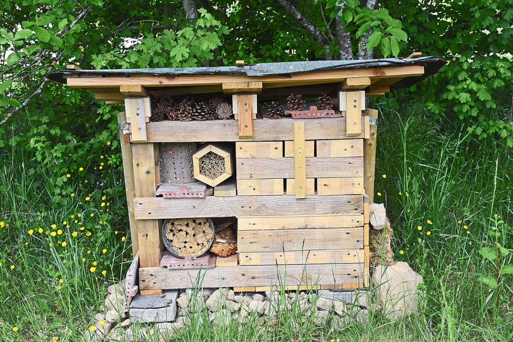 Ein Insekten- und Bienenhotel, erbaut von Eberhard und Traude Kronenbitter