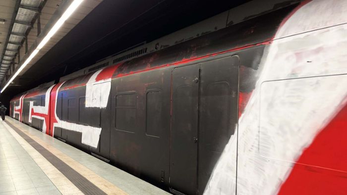 Graffiti auf Stuttgarter S-Bahn: “Abscheuliche Aktion“ – Scharfe Kritik an VfB-Ultras