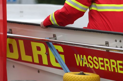 Die DLRG, der Rettungsdienst und die Feuerwehr suchten nach dem Mann (Symbolbild). Foto: IMAGO/localpic/IMAGO/Droese