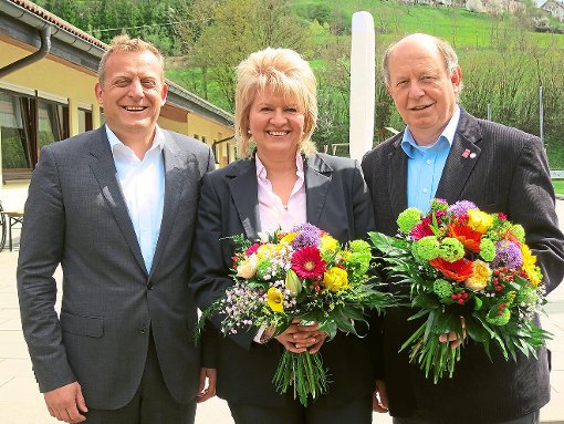 IG-Metall-Bezirksleiter Roman Zitzelsberger (von links) gratulierte der neuen Ersten Bevollmächtigten Dorothee Diehm und ihrem Stellvertreter Horst Kaluza. Foto: IG Metall Foto: Schwarzwälder-Bote