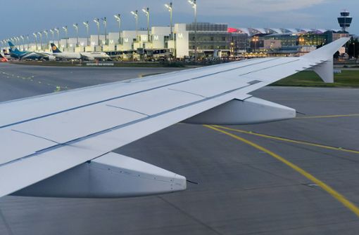 Das Flugzeug musste in München zwischenlanden (Symbolbild). Foto: IMAGO/Rolf Poss/IMAGO/Rolf Poss