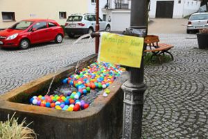 Scherzkekse boten in Mühringen eine Kneipp-Kur im Bällebrunnen an. Foto: Tischbein