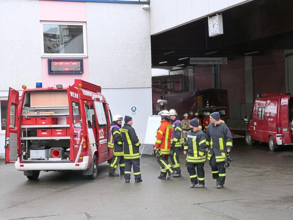 Die Führungsgruppe des Gefahrgutzugs leitete den Einsatz der Feuerwehrleute.
