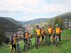Die Unterbränder Biker waren im Schwarzwald unterwegs, unter anderem bei Schramberg sowie  an der Zipline am Schiltacher Hirschgrund.  Foto: Rademacher Foto: Schwarzwälder-Bote