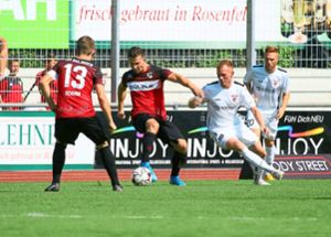 Nach dem schwachen Auftritt beim 0:1 gegen Gießen haben sich die Balinger Spieler Wiedergutmachung vorgenommen.   Foto: Kara