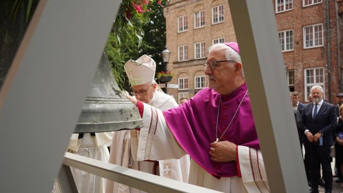 Rottenburger Bischof wird in Gotteshaus eingeschlossen