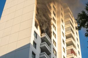 Der Brand brach in der Küche einer Wohnung im 11. Stock aus. Foto: 7aktuell.de/Simon Adomat
