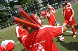 In der VfB-Fußballschule erhalten die jungen Kicker Zusatztraining. Es ist nur ein Angebot von vielen. Foto: Baumann