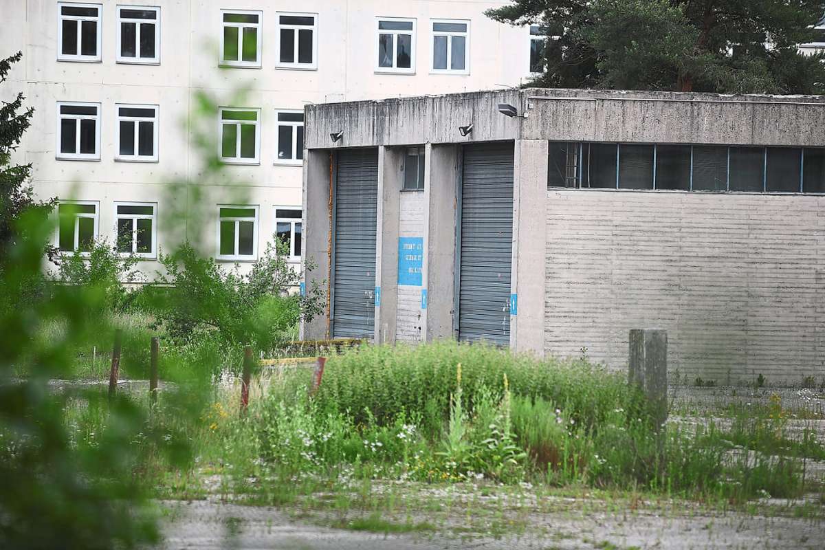 Auf dem ehemaligen Kasernen-Gelände müssen einige Gebäude abgerissen werden. Foto: Eich