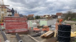 An der Straße Bugen in Bisingen entsteht derzeit ein Mehrfamilienhaus mit Tiefgarage. Foto: Gern