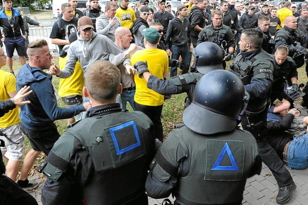 Ende August griffen Neonazis bei einer Demonstration in Dortmund Polizisten an. Der jetzt verhaftete Wohnsitzlose war unter den Protestierern. Foto: Becker