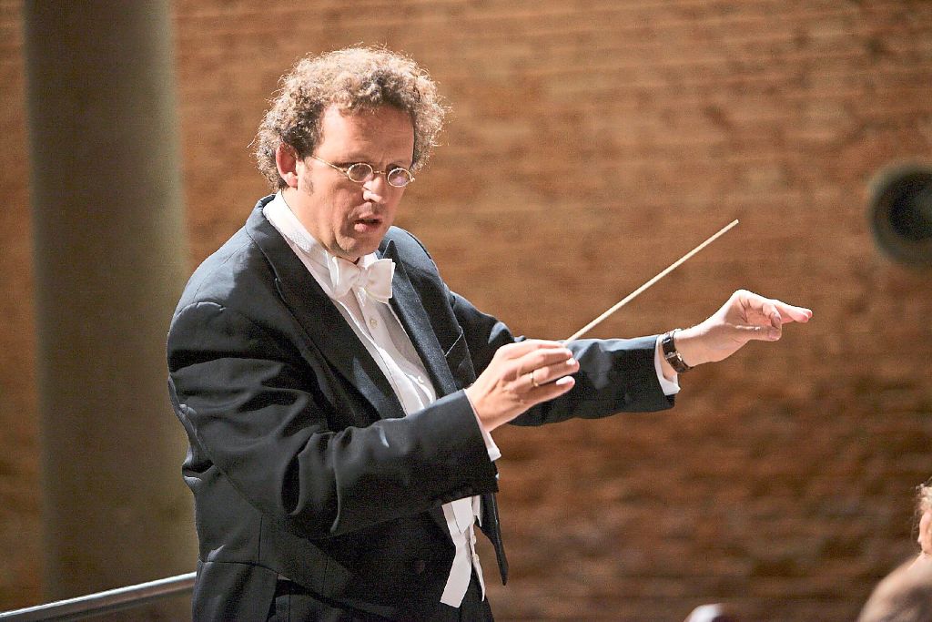 Mark Mast dirigiert das Konzert der Bayerischen Philharmonie. Foto: Veranstalter Foto: Schwarzwälder-Bote