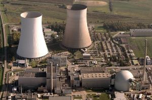 Die Kernkraftwerke Philippsburg (Foto) und Neckarwesteheim werden nicht früher vom Netz genommen. Foto: dpa